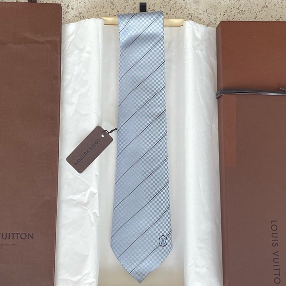 LOUIS VUITTON Silk Tie. Light blue. New with tag. - Picture 8 of 8